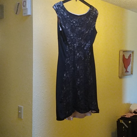 Dress - Picture 4 of 4